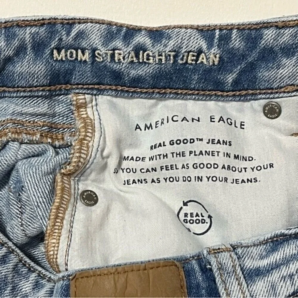 American Eagle Mom Straight Jeans Womens 2 Light Wash Distressed High Rise Denim
